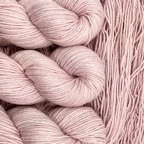 Amulette Fingering Yarn by Pause sur le Temps