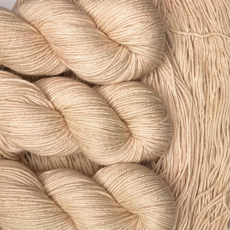 Amulette Fingering Yarn by Pause sur le Temps