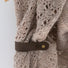 Attache châle avec vis par Atelier Cin