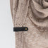 Attache châle avec vis par Atelier Cin