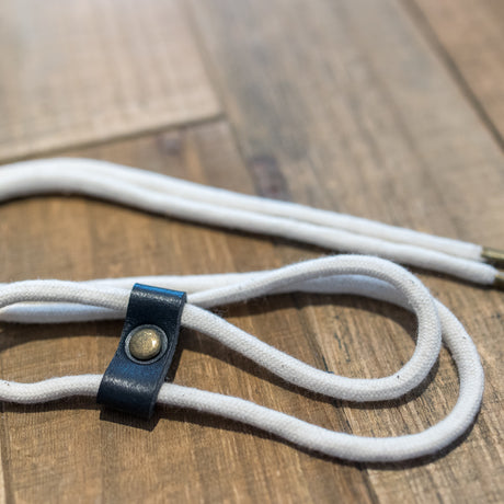 Cordon en coton avec bolo en cuir par Atelier Cin
