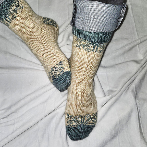 Kit de tricot - 2 paire de bas Eirlys par Andréane Boulay