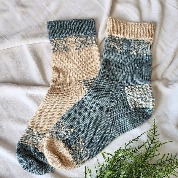 Kit de tricot - 2 paire de bas Eirlys par Andréane Boulay