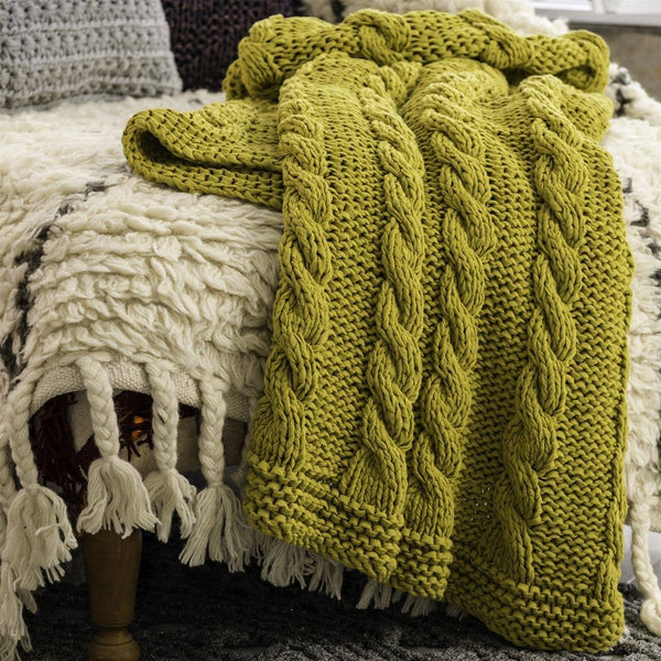 Knitting kit – Cabled Blanket by Hoooked