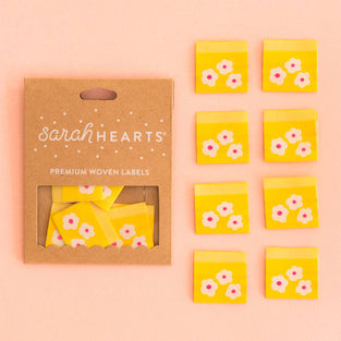 Étiquettes tissées, motif marguerites jaune par Sarah Hearts