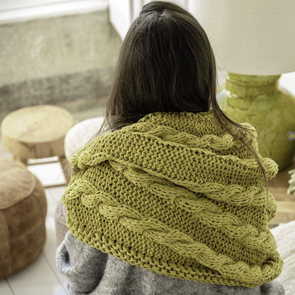 Knitting kit – Cabled Blanket by Hoooked