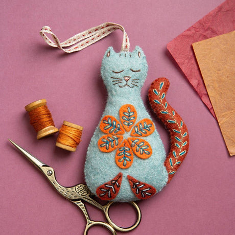 Mini-kit de bricolage en feutre ''Folk Cat'' par Corinne Lapierre Ltd