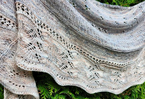 Kit temporaire de Tricot - Châle Thalassane  par Henriette Corbeil
