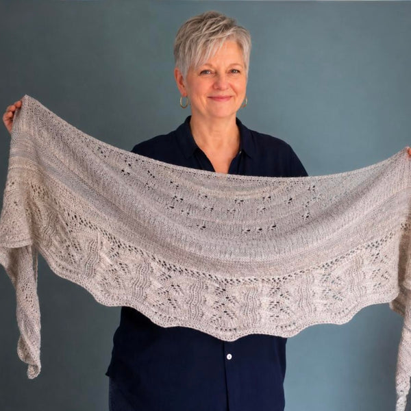 Kit temporaire de Tricot - Châle Thalassane  par Henriette Corbeil