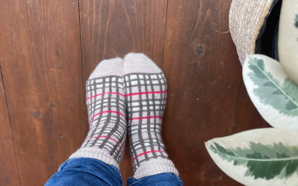 Kit de tricot bas BB checks par Erin Kostashuk