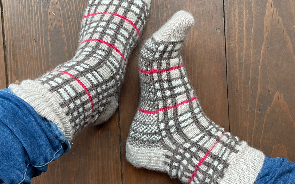 Kit de tricot bas BB checks par Erin Kostashuk