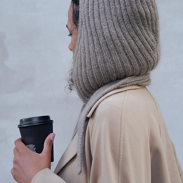 Kit de tricot - Écharpe à capuche, Alex hood par Pernille Larsen