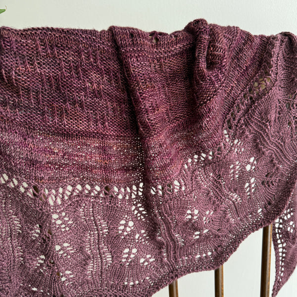 Kit temporaire de Tricot - Châle Thalassane  par Henriette Corbeil