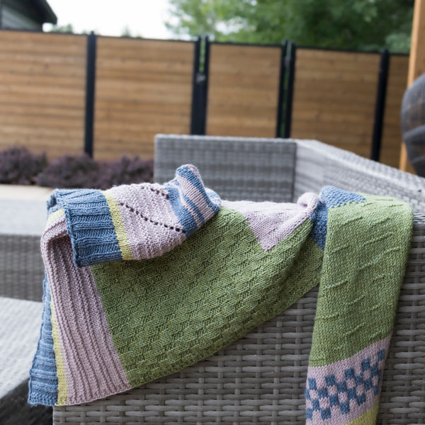 Knitting kit – Parallaxe Shawl by Henriette Corbeil
