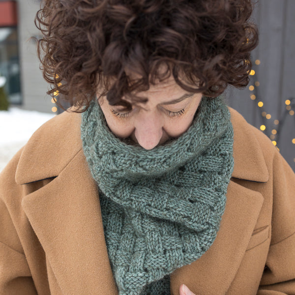 Yarn bundle - Dot Grid Cowl by Leila Raven