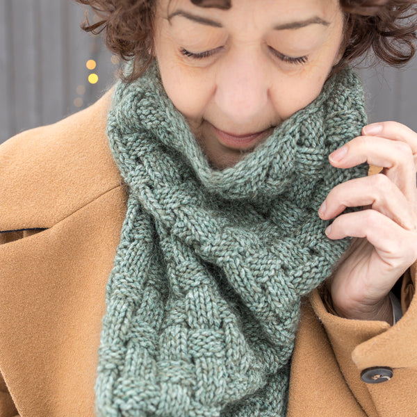 Yarn bundle - Dot Grid Cowl by Leila Raven