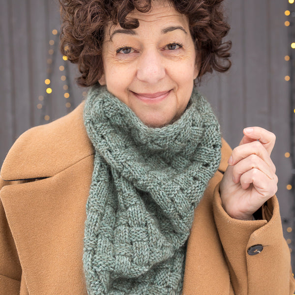 Yarn bundle - Dot Grid Cowl by Leila Raven
