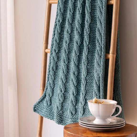 Knitting kit – Cabled Blanket by Hoooked