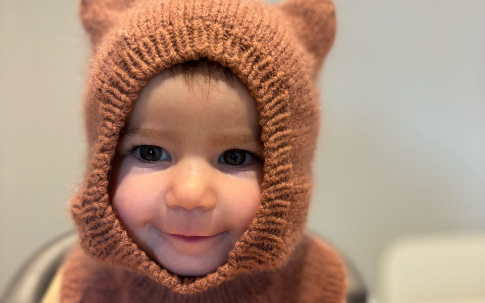 Kit de tricot - Cagoule Baby Bear Balaclava par Pernille Larsen